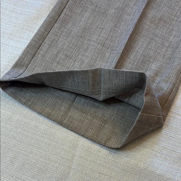 Ann Taylor Women’s Light Gray Suit Separates, size 10 blazer, size 12 pants - Picture 9 of 12